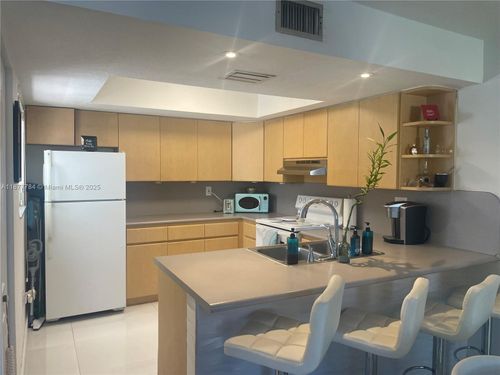 apt-17-10857 Nw 7th St, Miami, FL, 33172-3755 | Card Image