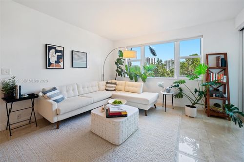 314-20000 Country Club Dr, Aventura, FL, 33180-3005 | Card Image