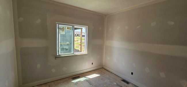 Empty room with baseboards | Image 7