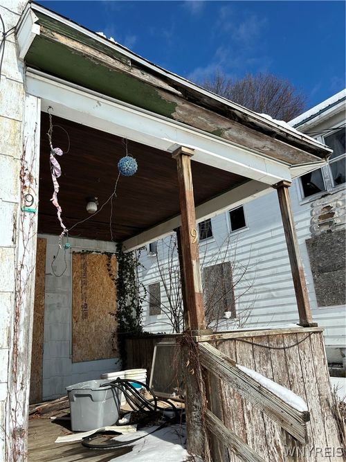 9 West St, Auburn, NY, 13021-2325 | Card Image