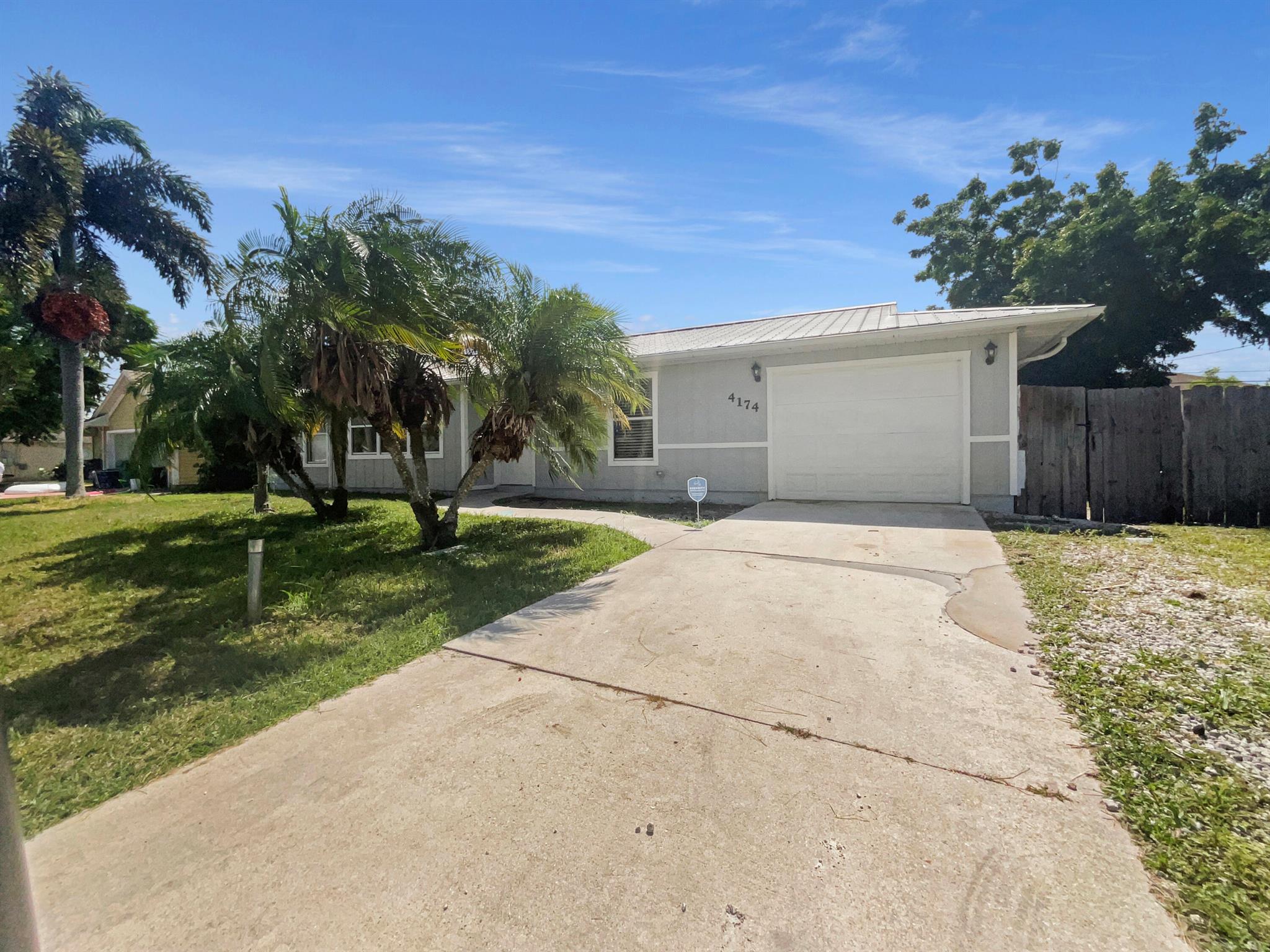 Endicott St, Port Saint Lucie, FL 34953
