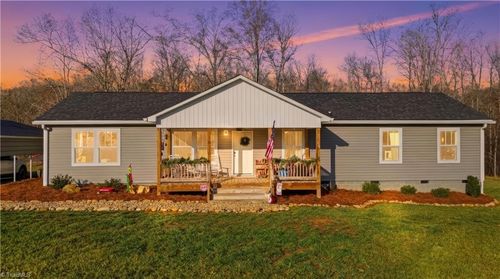 1071 Pine Knoll Dr, Yadkinville, NC, 27055-8669 | Card Image