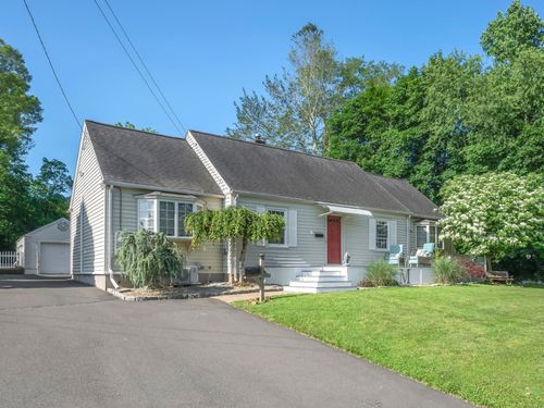 6 Victoria Rd, Portland, CT, 06480-1110 | Card Image