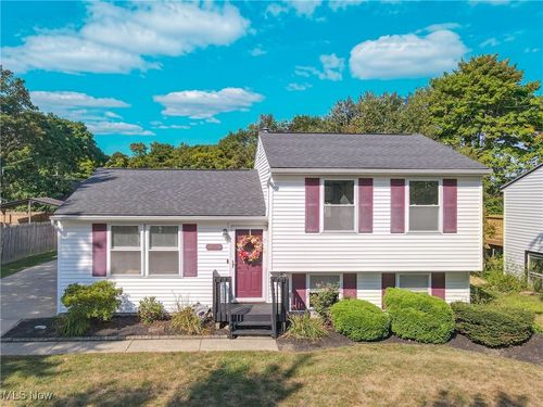 1056 Sunnywood Ln, Ravenna, OH, 44266-3629 | Card Image