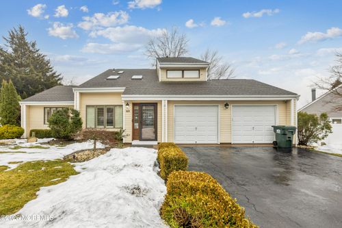 40 Pinyon St, Howell, NJ, 07731-2812 | Card Image