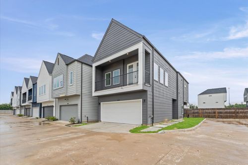 3002 Jensen Springs Ln, Houston, TX, 77026-1460 | Card Image