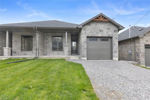 55 Norfolk St, Waterford, ON, N0E | Card Image