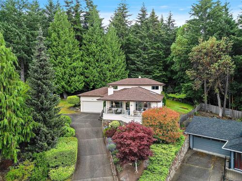 4802 Amblewood Dr, Victoria, BC, V8Y2S4 | Card Image
