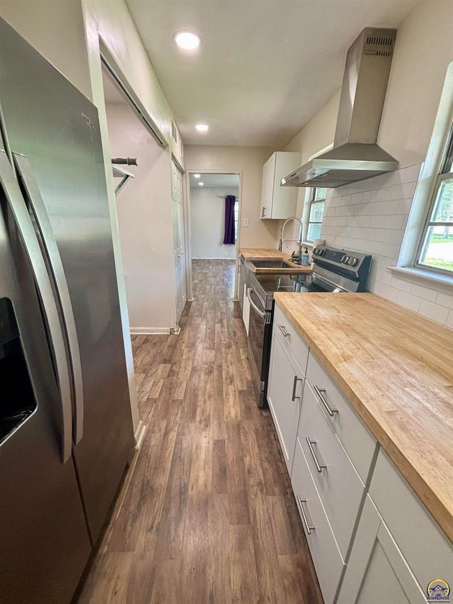 4301 Sw 23 Rd St, House other with 2 bedrooms, 1 bathrooms and null parking in Topeka KS | Image 5