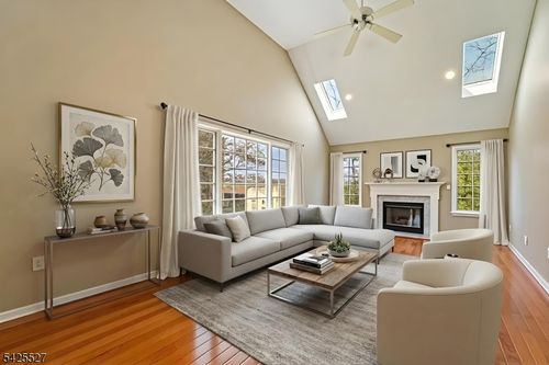 53 Ridge Dr, Montville, NJ, 07045-9488 | Card Image