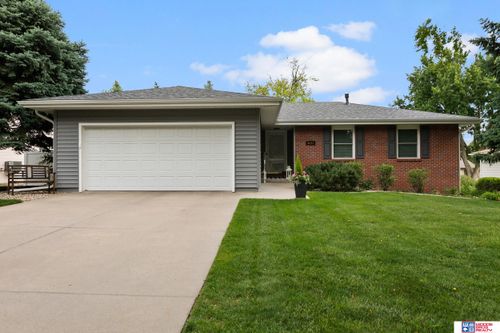 6111 Fleetwood Drive, Lincoln, NE, 68516 | Card Image