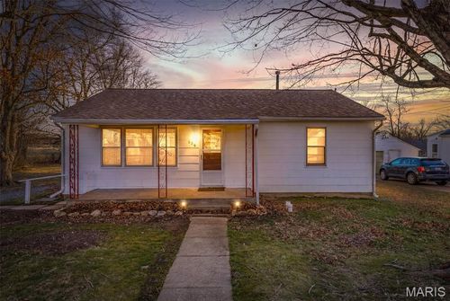 536 Pine St, Farmington, MO, 63640-3018 | Card Image