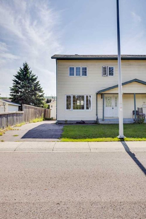 33 Poplar Cres, Fort Mcmurray, AB, T9H1N8 | Card Image