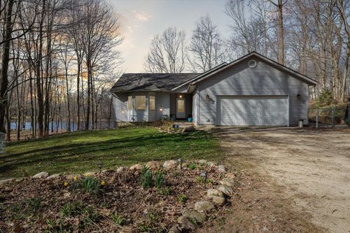 13344 Gilkey Lake Rd, Delton, MI, 49046-8804 | Card Image