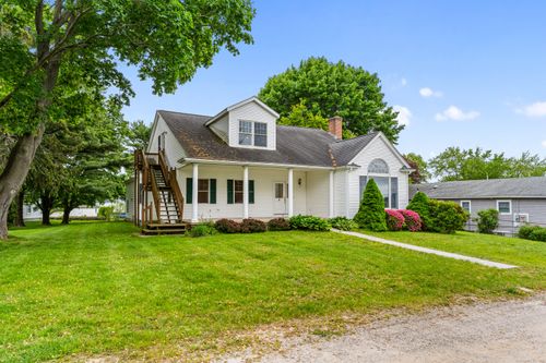 8 Wadsworth Ln, Waterford, CT, 06385-3107 | Card Image