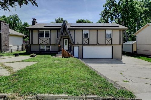 7917 N Troost Ave, Kansas City, MO, 64118-1535 | Card Image