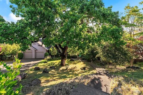 6271 Meadowstone Dr, Santa Rosa, CA, 95409-5879 | Card Image