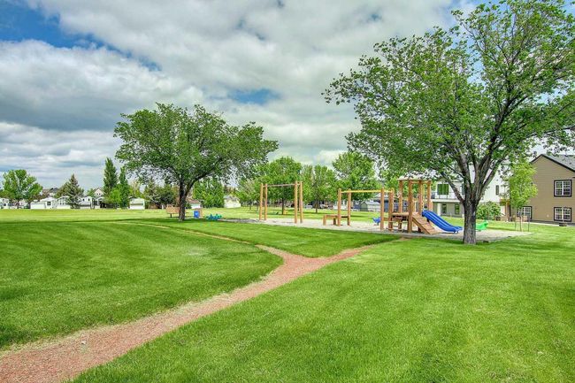 41 White Pelican Way, Home with 3 bedrooms, 2 bathrooms and 2 parking in Lomond AB | Image 25