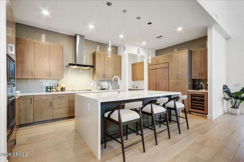 6-100 W Northern Ave, Phoenix, AZ, 85021-7267 | Card Image