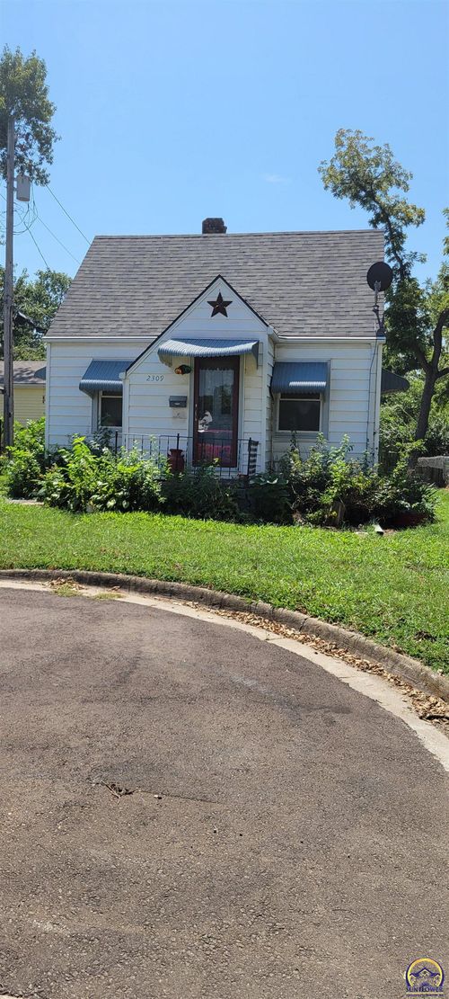 2309 Sw Kenilworth Ct, Topeka, KS, 66606 | Card Image
