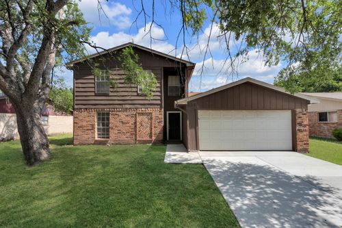 830 Frances Dr, Grand Prairie, TX, 75052-6539 | Card Image