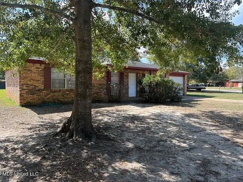 1620 Victoria Dr, Gautier, MS, 39553-3851 | Card Image