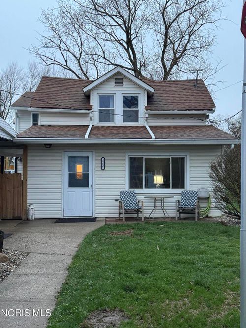 24521 Maple St, Stony Ridge, OH, 43463-9508 | Card Image