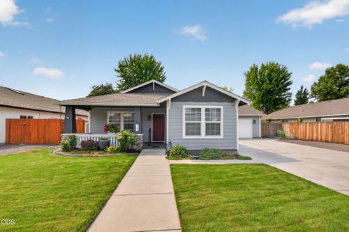 722 Ne Stoneridge Loop, Prineville, OR, 97754-9337 | Card Image