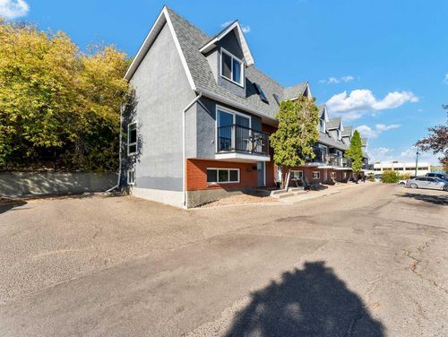 645 5 St Se, Medicine Hat, AB, T1A0N4 | Card Image