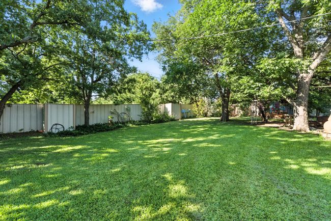 1111 W 8 Th St, House other with 3 bedrooms, 3 bathrooms and null parking in Cisco TX | Image 6