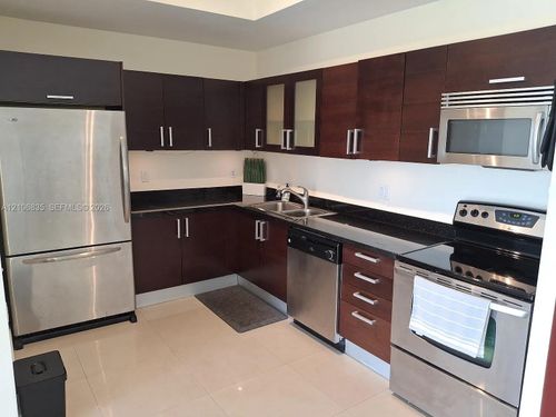 410-3250 Grand Ave, Miami, FL, 33133 | Card Image