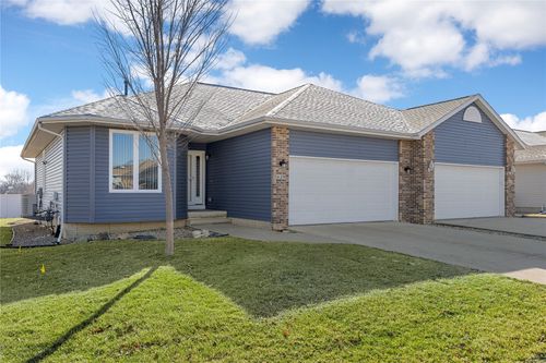 629 Winterberry Pl, Cedar Rapids, IA, 52402-7347 | Card Image