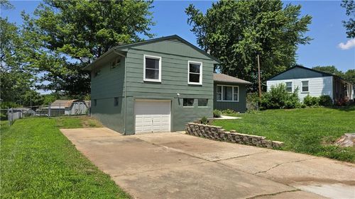 604 Pawnee Ln, Belton, MO, 64012-2939 | Card Image