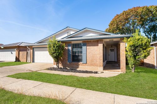 109 Deerglen Ave, Universal City, TX, 78148-4031 | Card Image