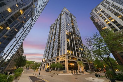 1810-233 E 13th St, Chicago, IL, 60605-3256 | Card Image