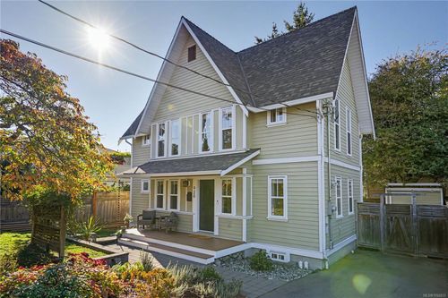 920 Mary St, Victoria, BC, V9A3W6 | Card Image