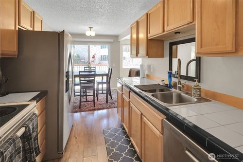 apt-201-330 Elm St, Everett, WA, 98203-1936 | Card Image