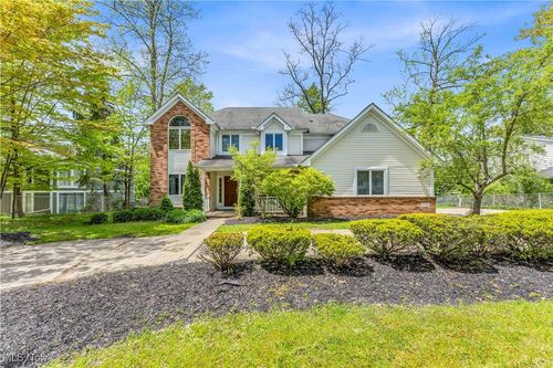 2736 Green Rd, Shaker Heights, OH, 44122-2138 | Card Image