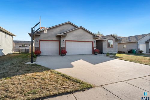 904 Honeysuckle Dr Dr Drive, Harrisburg, SD, 57032 | Card Image