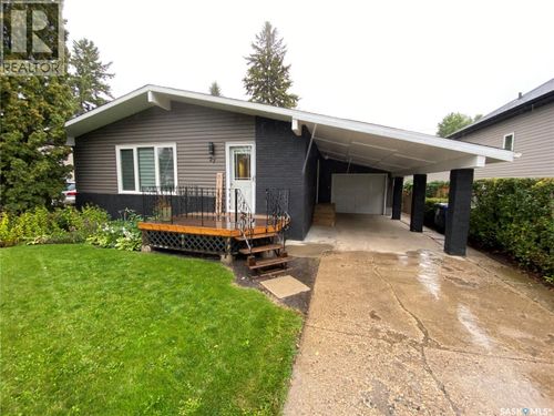 27 Reaman Ave, House with 4 bedrooms, 2 bathrooms and null parking in Yorkton SK | Card Image