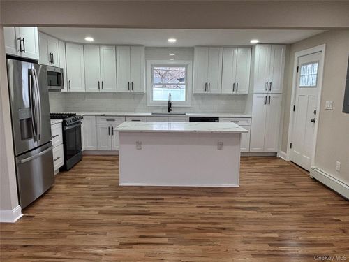 38 Somerset Rd E, Amityville, NY, 11701-2018 | Card Image