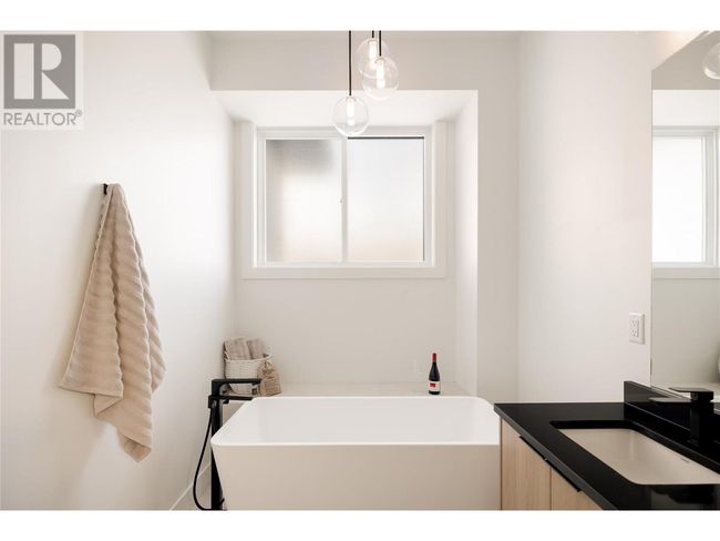 893 Loseth Dr, House other with 6 bedrooms, 4 bathrooms and 4 parking in Kelowna BC | Image 31