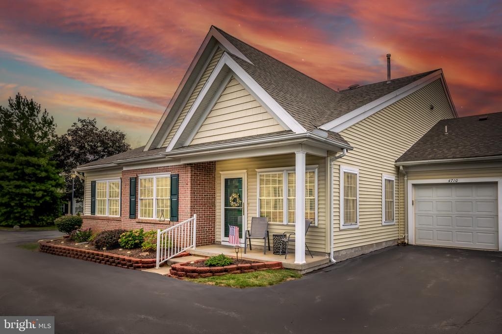 Horseshoe Trl, Macungie, PA 18062