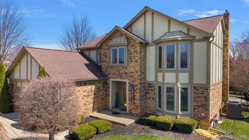 39344 Lorien Dr, Sterling Heights, MI, 48313-5742 | Card Image