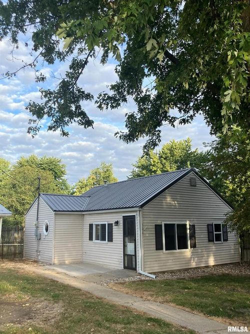 106 N Franklin St, Clayton, IL, 62324-1009 | Card Image