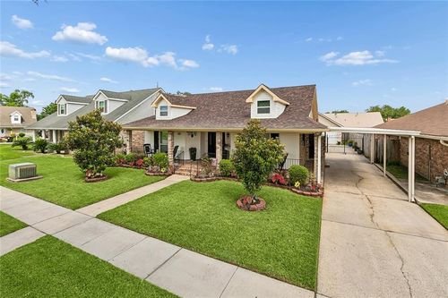 2804 Moss Ln, Violet, LA, 70092-3716 | Card Image