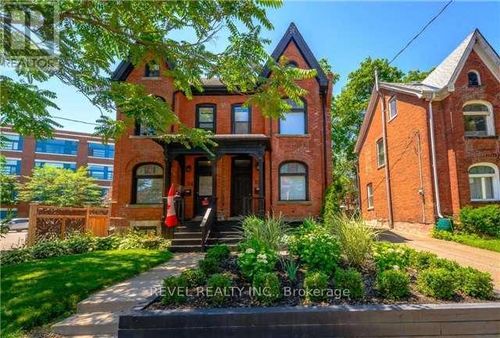 32 Main St, Dundas, ON, L9H2P6 | Card Image