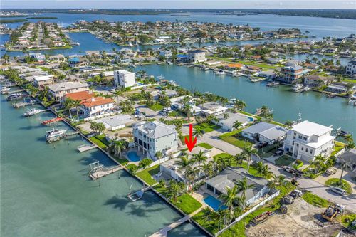 11240 6th St E, TREASURE ISLAND, FL, 33706-3024 | Card Image