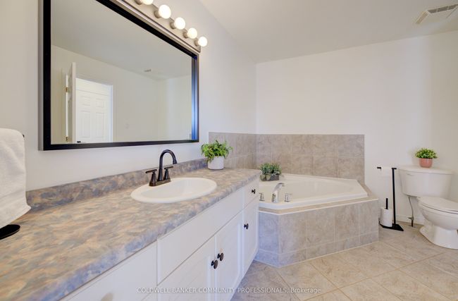 12 Gage St, House attached with 3 bedrooms, 2 bathrooms and 1 parking in Grimsby ON | Image 23