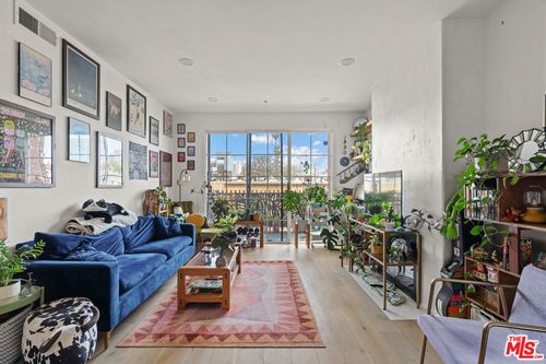 106-1522 S Saltair Ave, LOS ANGELES, CA, 90049-4115 | Card Image